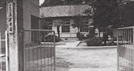 開学当初の高梁学園正門